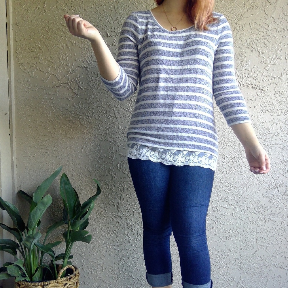 Stripe woven shirt with lace detail